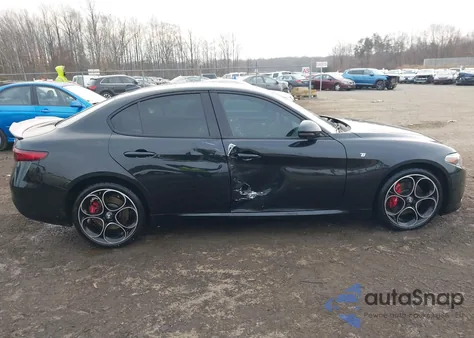 2022 Alfa Romeo Giulia Ti Awd z USA, uszkodzony, nr VIN ZARFANBN2N7652801
